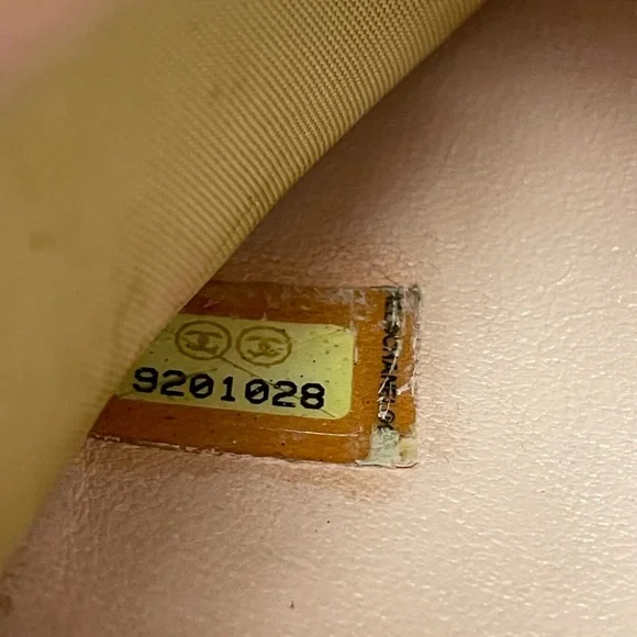 CHANEL Caviar Pink Wallet with Dusty and Box - Picture 5 of 16